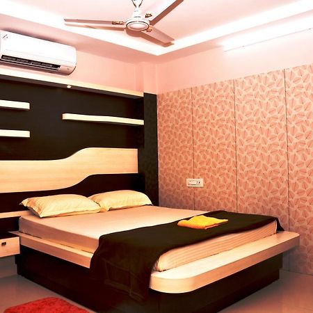 Venky'S Delight Hotel ราจาห์มันดรี ภายนอก รูปภาพ