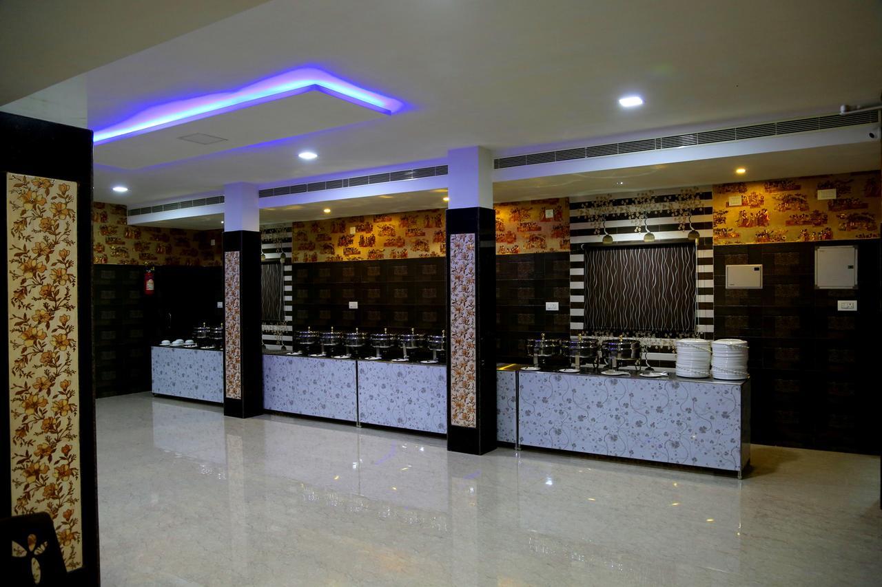 Venky'S Delight Hotel ราจาห์มันดรี ภายนอก รูปภาพ