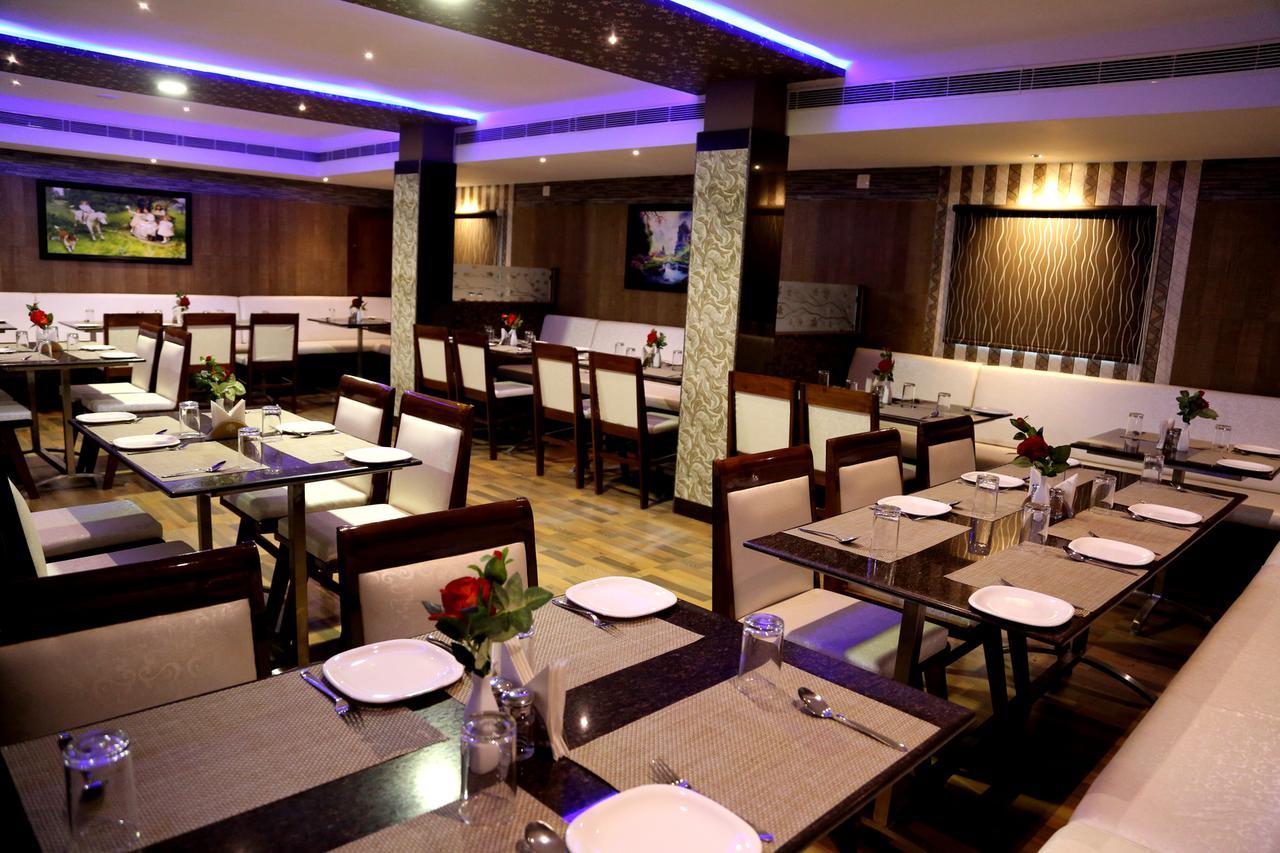 Venky'S Delight Hotel ราจาห์มันดรี ภายนอก รูปภาพ