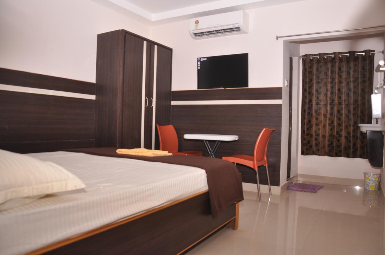 Venky'S Delight Hotel ราจาห์มันดรี ภายนอก รูปภาพ
