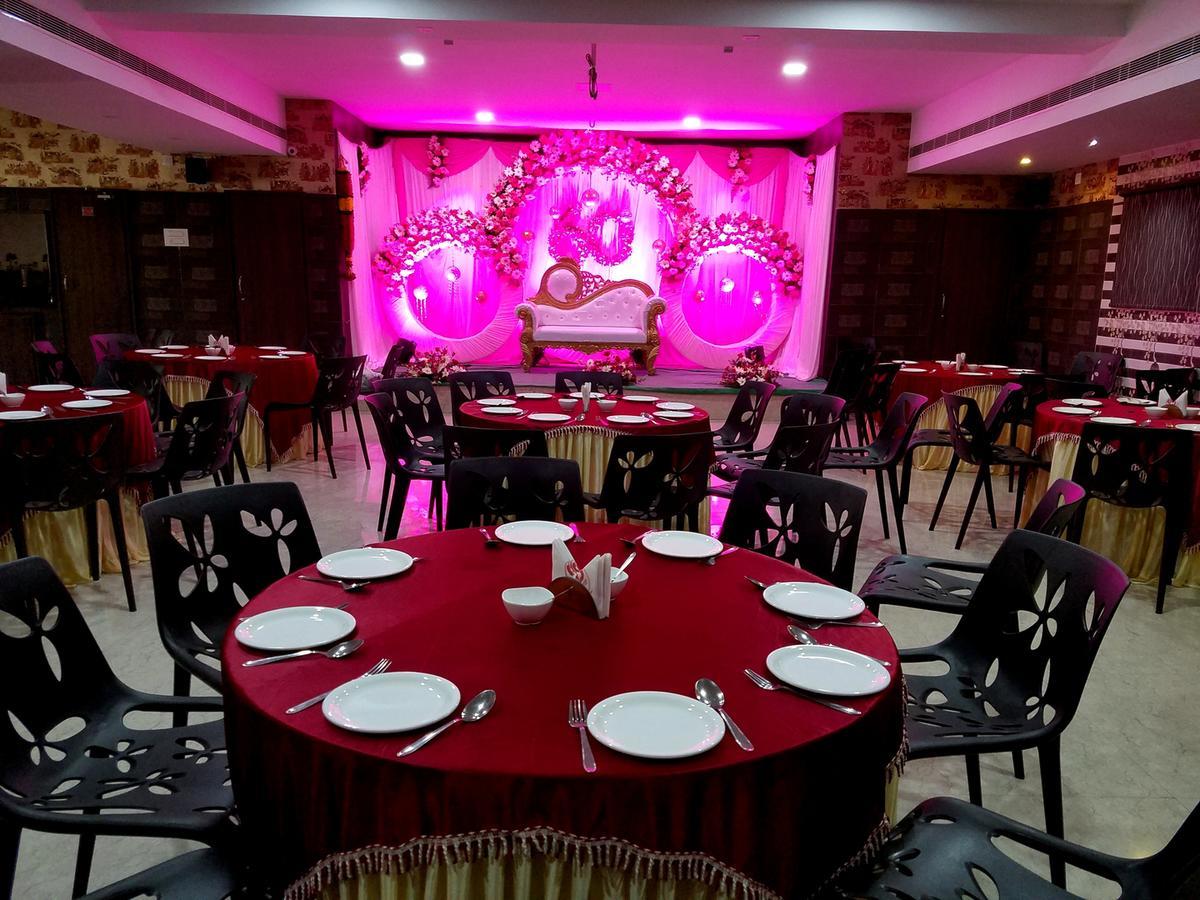 Venky'S Delight Hotel ราจาห์มันดรี ภายนอก รูปภาพ