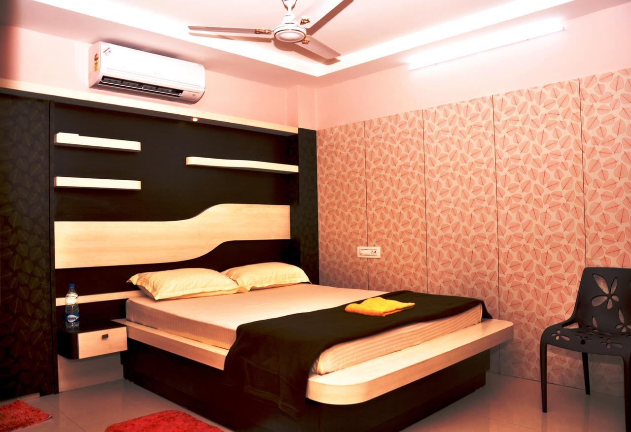 Venky'S Delight Hotel ราจาห์มันดรี ภายนอก รูปภาพ