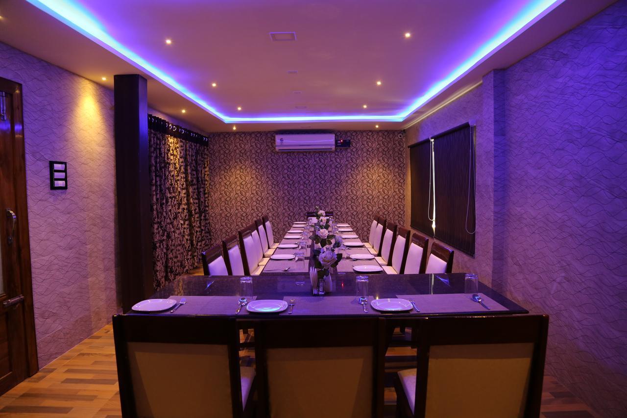 Venky'S Delight Hotel ราจาห์มันดรี ภายนอก รูปภาพ