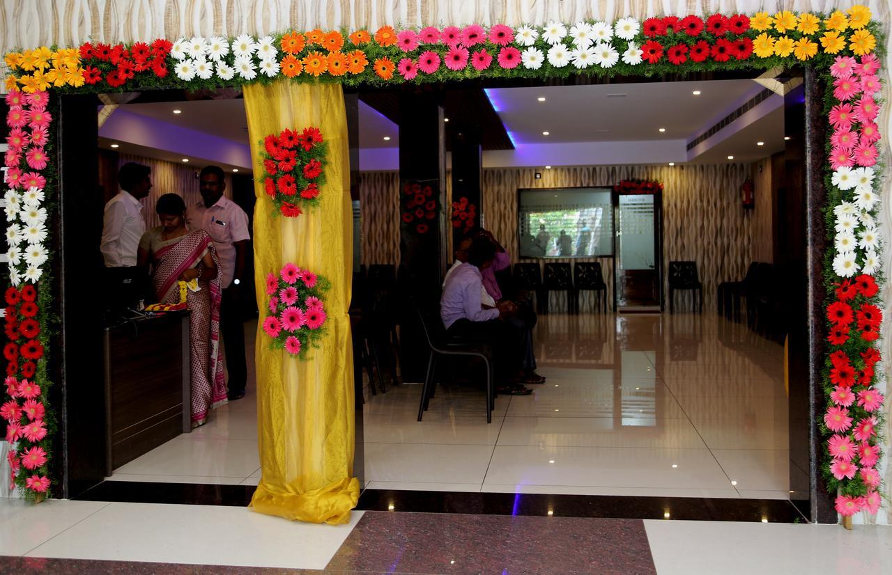 Venky'S Delight Hotel ราจาห์มันดรี ภายนอก รูปภาพ