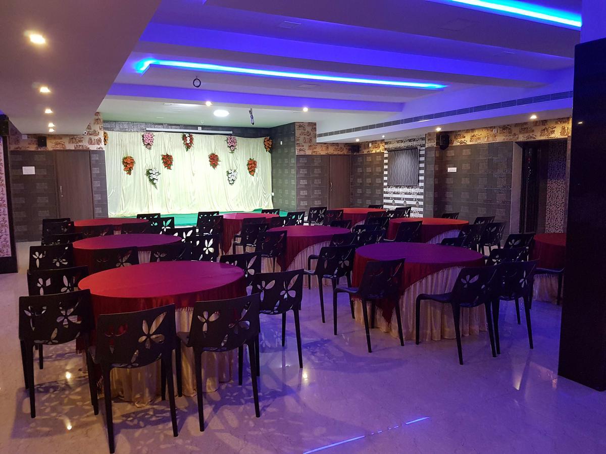 Venky'S Delight Hotel ราจาห์มันดรี ภายนอก รูปภาพ